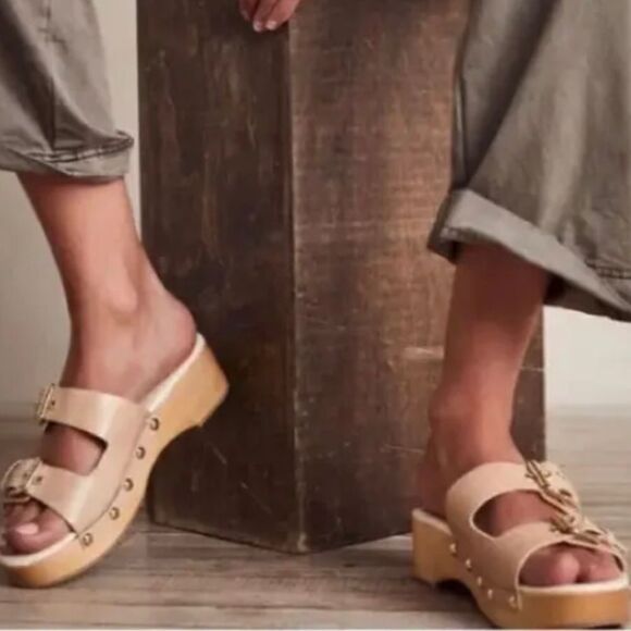 New Free People Fiona Cream Croc Buckle 
Wooden Cushioned Clogs size 38 US - Picture 1 of 9